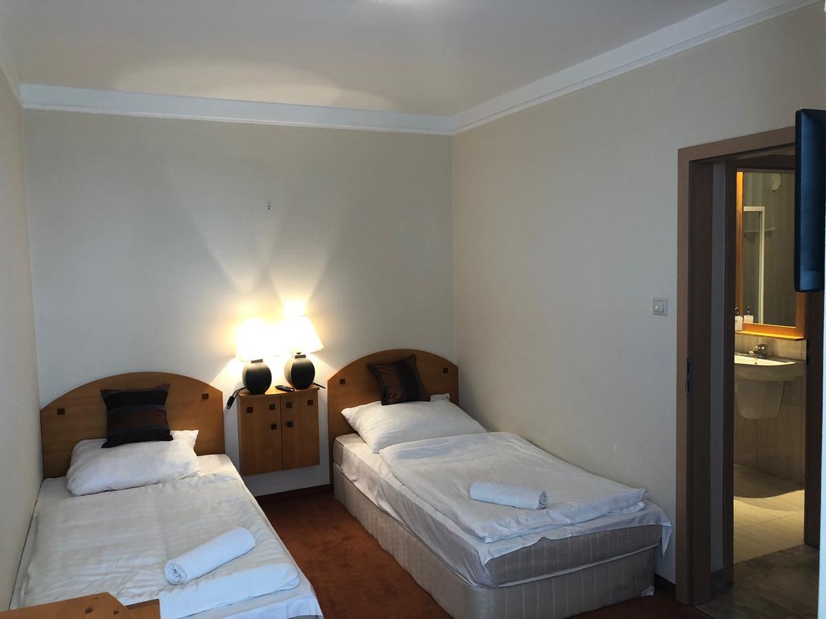 Luxus Golf Apartment Бюк Экстерьер фото